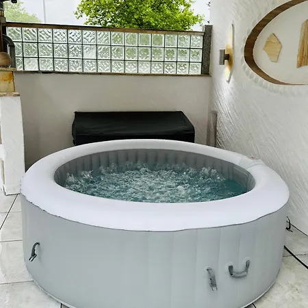 Apartment Jacuzzi Terrasse 55' Tv Kueche Regendusche *